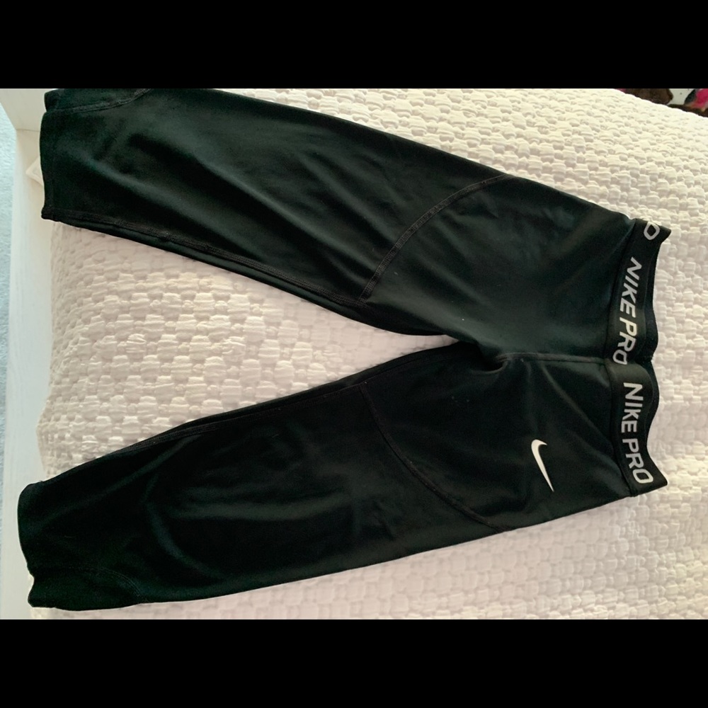 Nike Girls Size M Black Legging Capris NWT